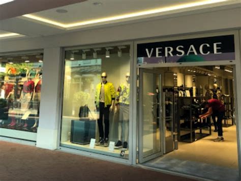 foto's van versace roermond